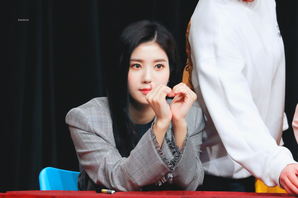 [아이즈원] 12월의 첫 업로드라서 권은비 | 인스티즈