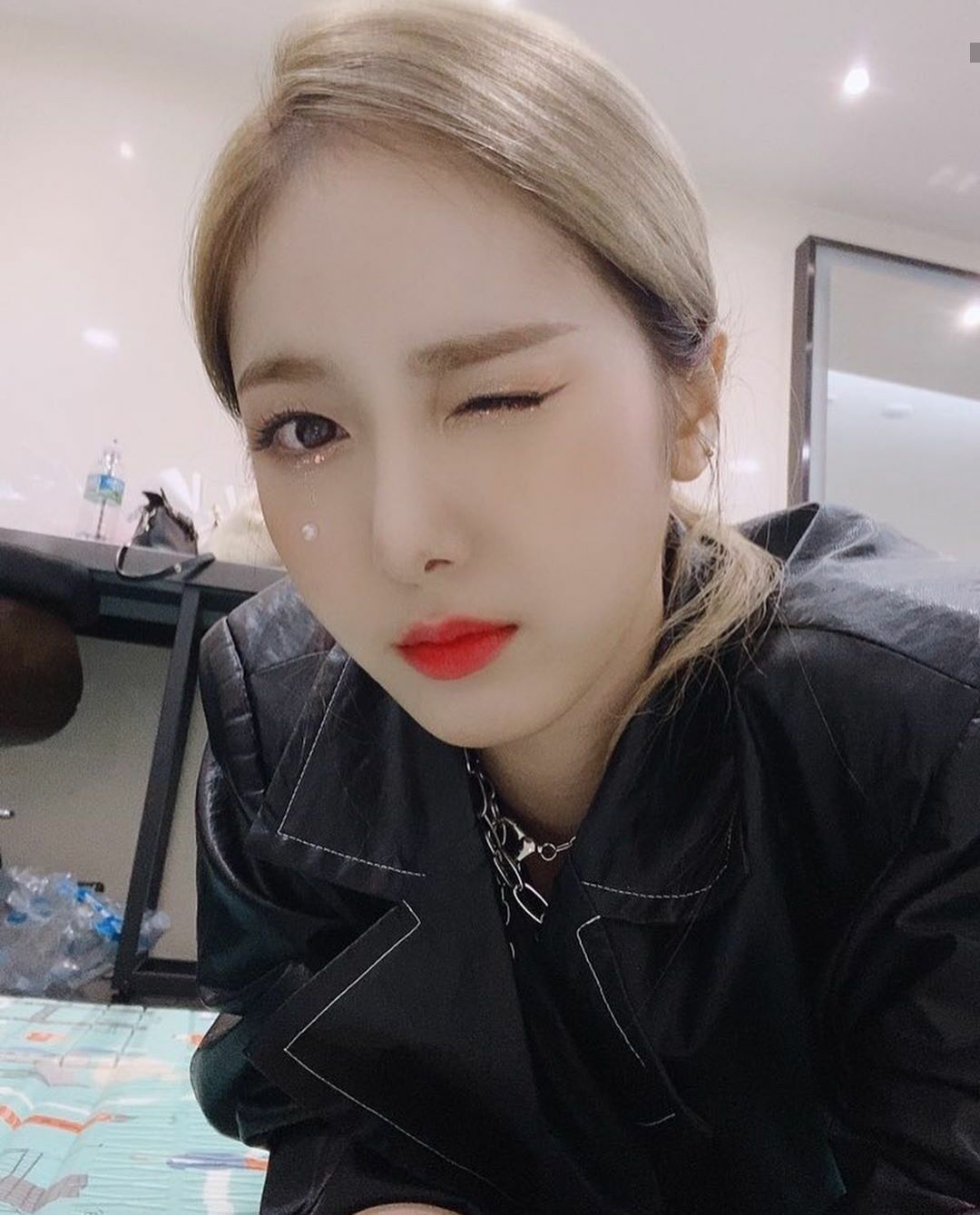졸다가 보니까 은근히 미인인 듯한 여자친구 신비.jpgif | 인스티즈
