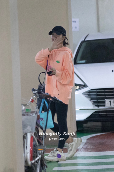 팬들 에게 인사하는 에이핑크 정은지.jpg | 인스티즈