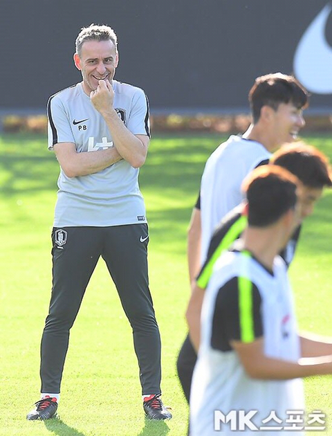 ??? : 이 개같은 한국놈 봐라? | 인스티즈