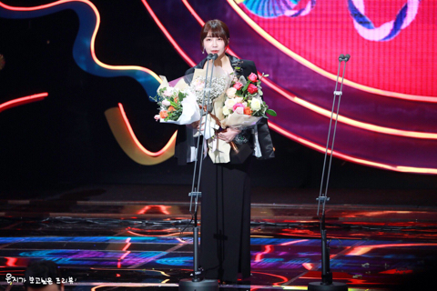 kbs 연예 대상에서 에이핑크 정은지.jpg | 인스티즈