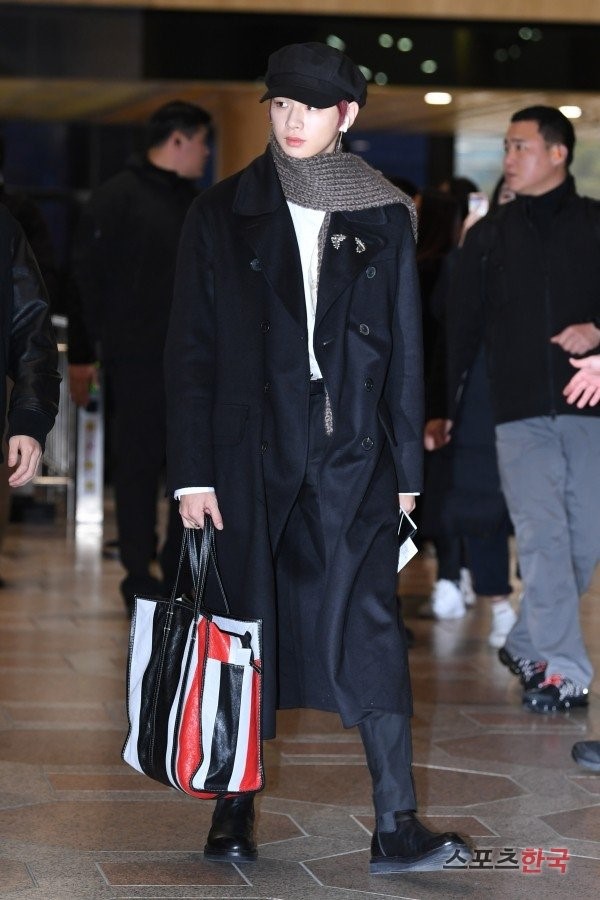 지효가 강다니엘에게 직접 짜준 목도리(+멤버들).jpg | 인스티즈