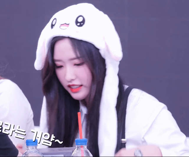 이달의소녀 아싸라비아콜롬비아내리지말고 올리비아 혜.gifs | 인스티즈