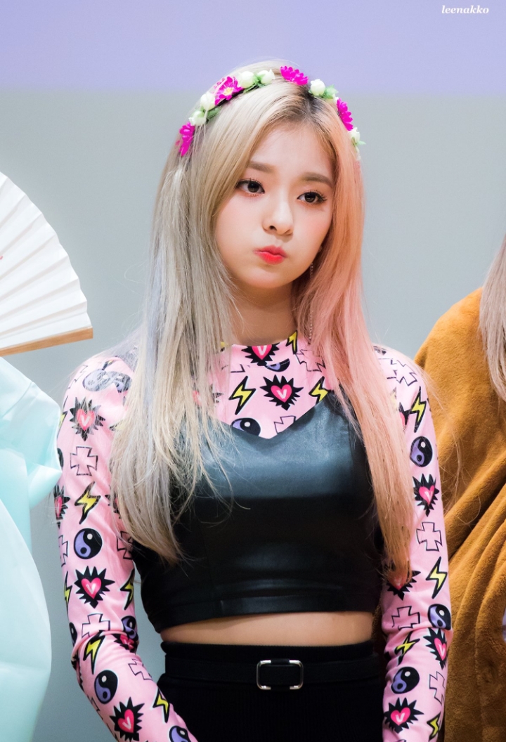 핑크단발 총리돌이기 이전에 반반무많이였다.jpgif | 인스티즈