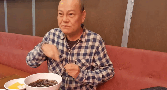 유튜브로 젊은이들과 소통하는 데에 재미붙이신 박술희 장군.gif | 인스티즈