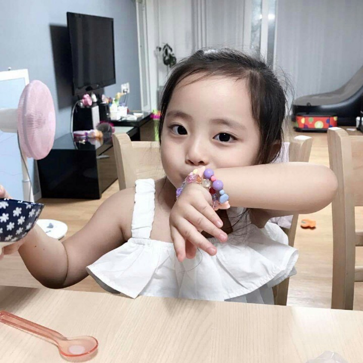 태어날 때부터 미모 만렙이던 아기 | 인스티즈