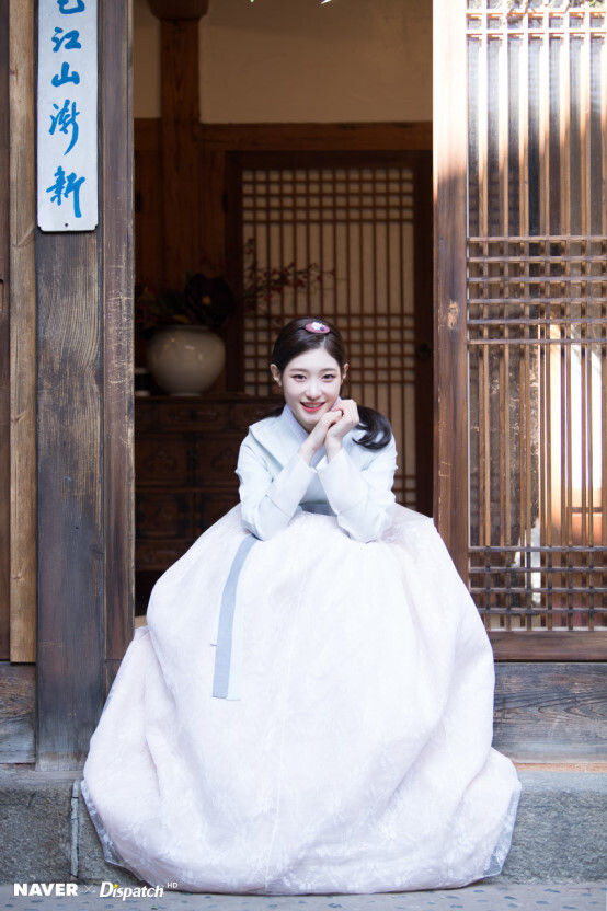 2020년 새해 기념 한복입은 정채연 .jpgif | 인스티즈