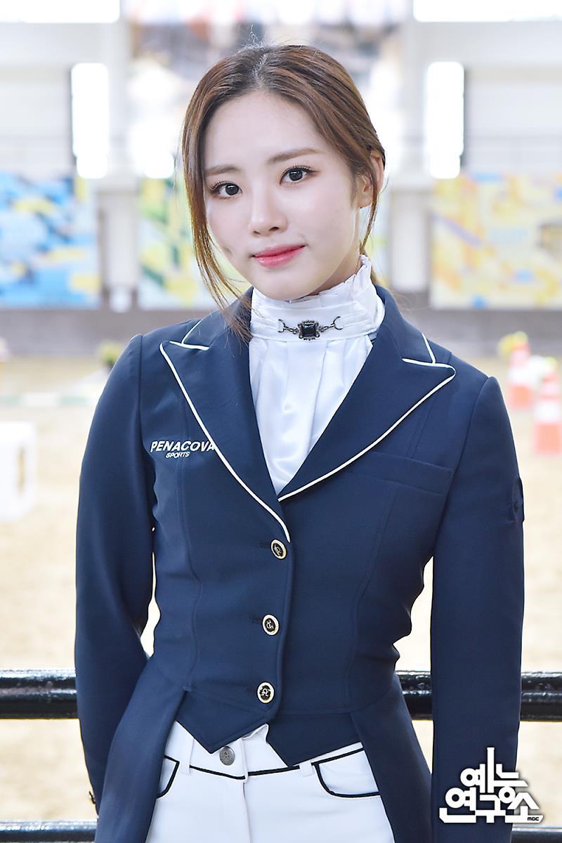 프로미스나인 아육대 승마복 지원이 | 인스티즈
