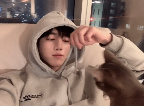 집에서 크리스마스 보내는 서강준.gif | 인스티즈