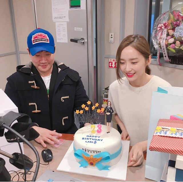 생일선물 받은 윤태진.jpg (+ 행복춘X울보춘) | 인스티즈