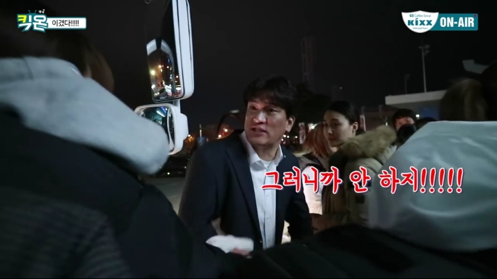 코스프레(?)하는 감독.jpg | 인스티즈