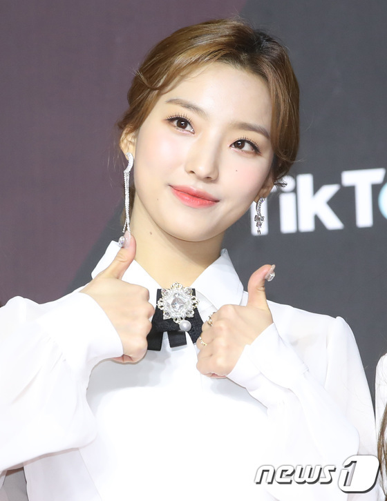 2018MAMA 프로미스나인 레드카펫 | 인스티즈