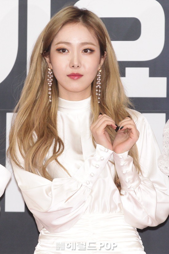 여자친구 sbs 가요대전 레드카펫.jpg | 인스티즈