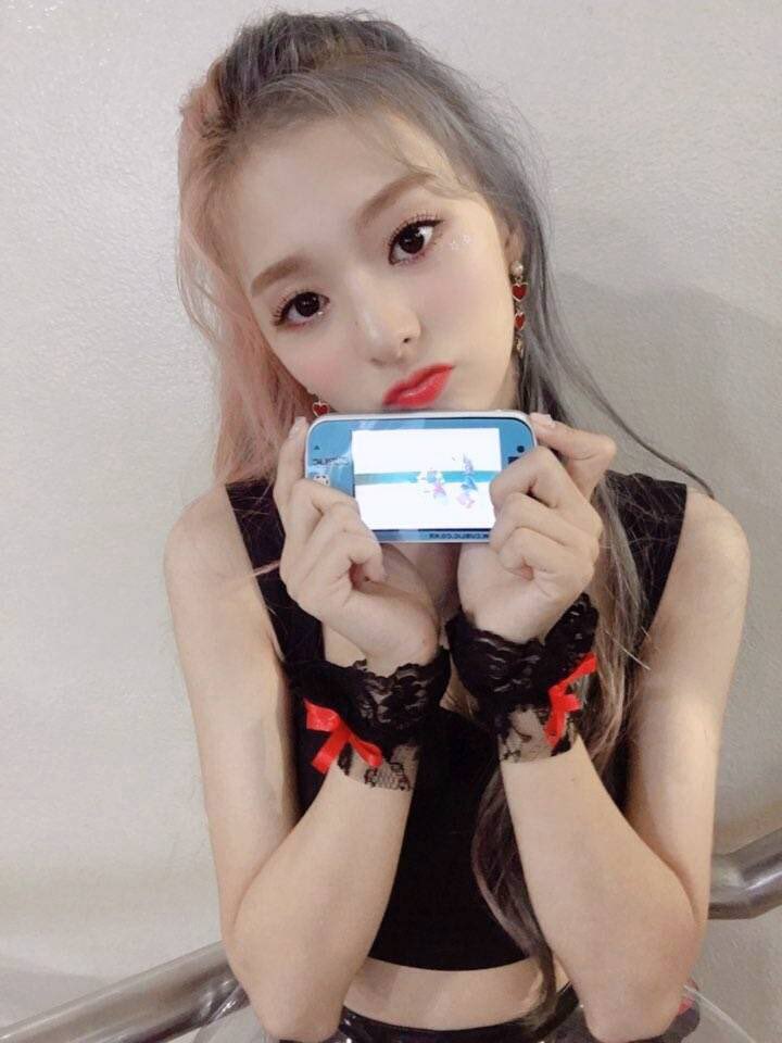 데뷔 300일기념 프로미스나인 이나경 | 인스티즈