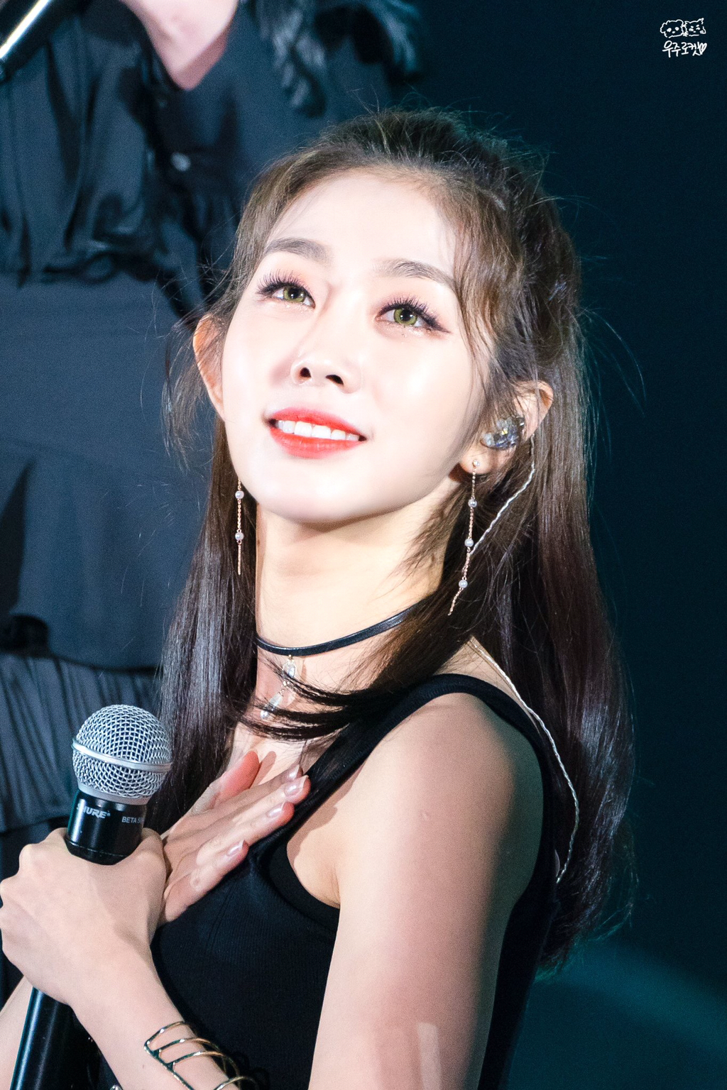 [러블리즈] 우산을 펼쳐보니 우산대에 녹이 슬어있어서 지수 | 인스티즈