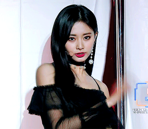 오늘자 섹시의 정석 쯔위ㄷㄷㄷ.gif | 인스티즈