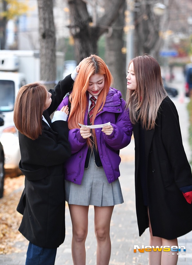 오늘자 수능장에서의 훈훈한 프로미스나인 캡틴과 아빠 | 인스티즈