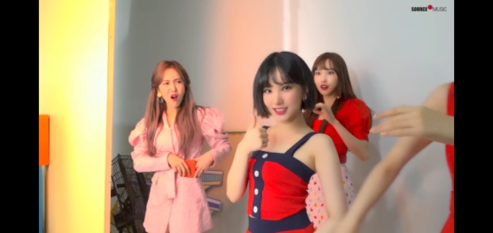 멤버의 과감한 웨이브를 본 다른 멤버들의 반응 (여자친구) | 인스티즈