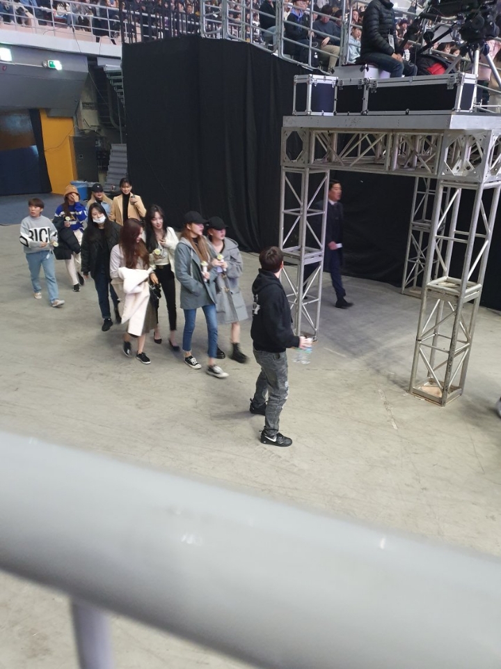 여자친구 멤버들 아이유 콘서트 감💜 | 인스티즈