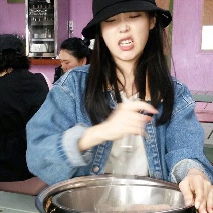 아이유 무대뒤 여친짤 대방출.jpg | 인스티즈