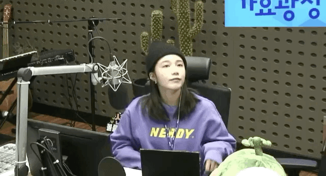 에이핑크 정은지 최근 라디오 부스.jpgif | 인스티즈