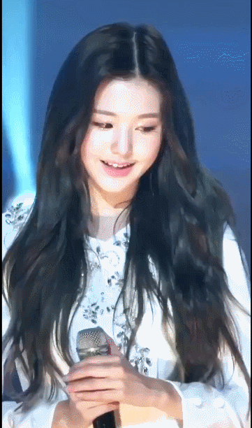 17년 2월 초등학교 졸업 한 아이즈원 장원영 | 인스티즈