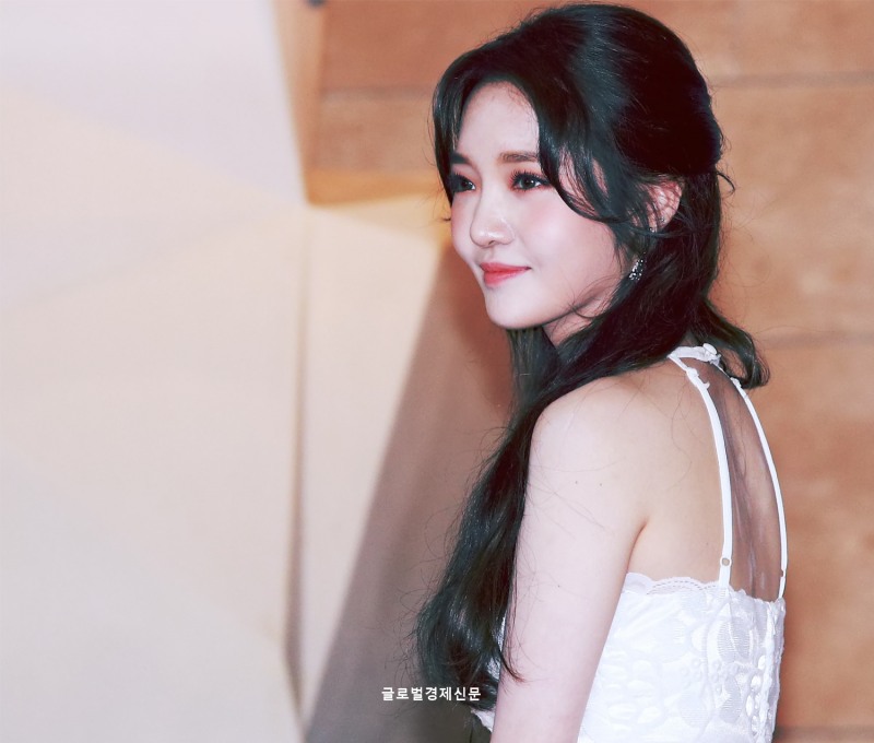 2018aaa 레드카펫에서의 9명의 예쁜 프로미스나인 | 인스티즈