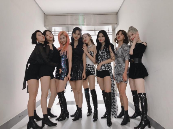 오늘자 트와이스 뮤뱅 1위 기념 공식트윗 | 인스티즈