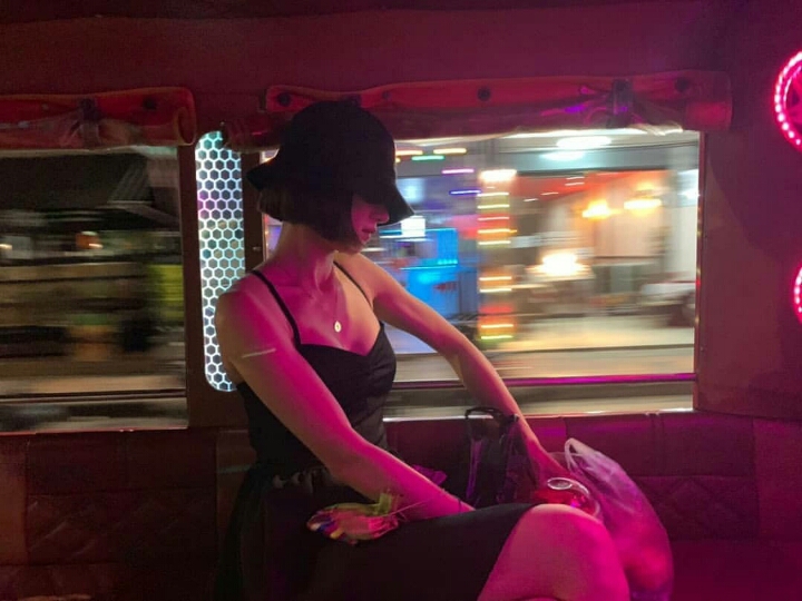 옷 가볍게 입은 서예지 | 인스티즈