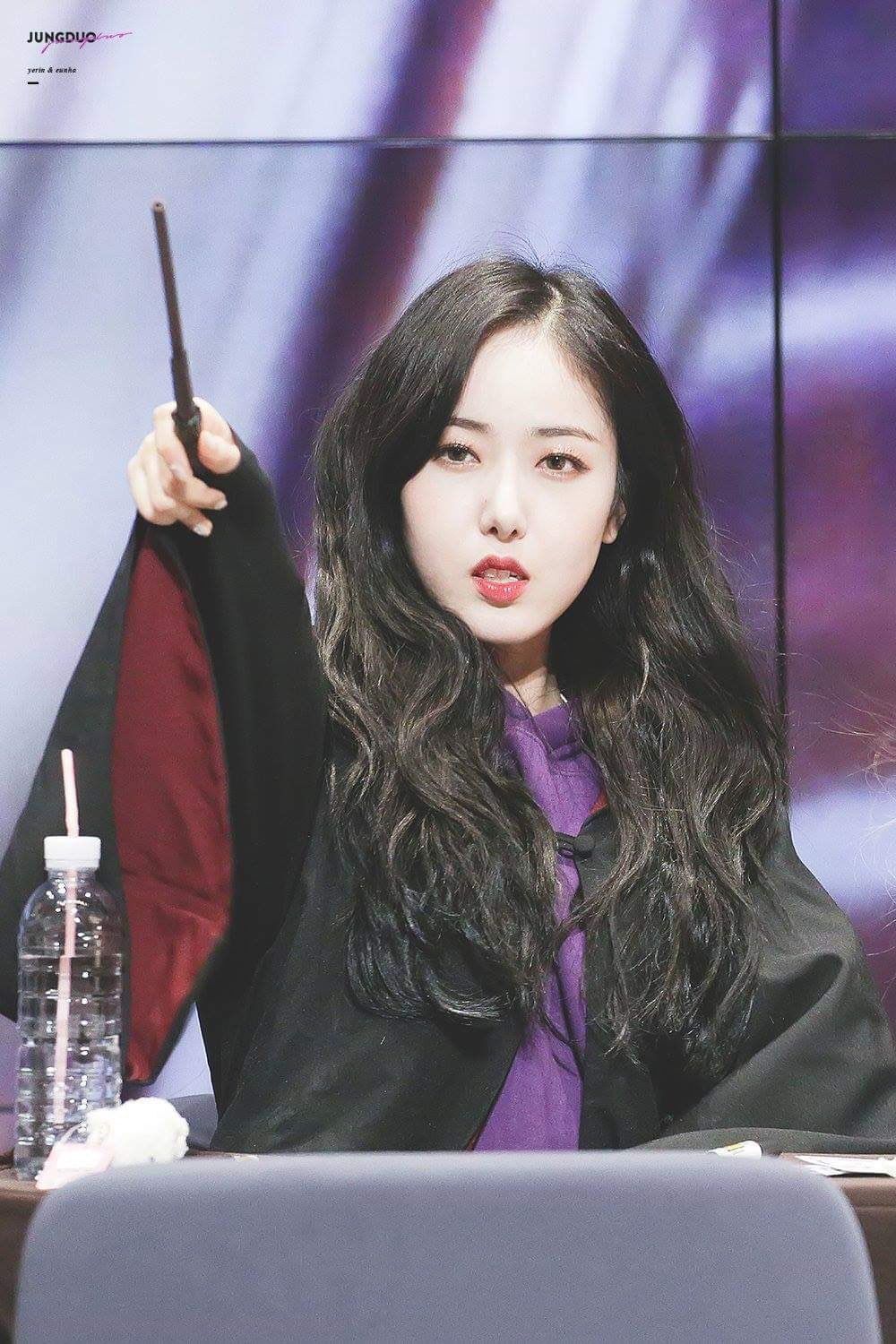 졸다가 보니까 은근히 미인인 듯한 여자친구 신비.jpgif | 인스티즈