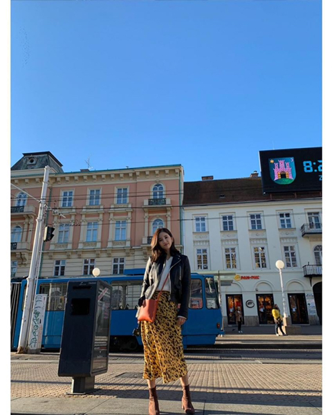 크로아티아에서 일을 하고 있는 에이핑크 초롱 보미.jpg | 인스티즈