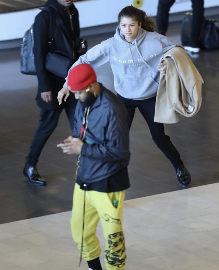 공항에서 아는 지인 만난 젠다야.jpg | 인스티즈