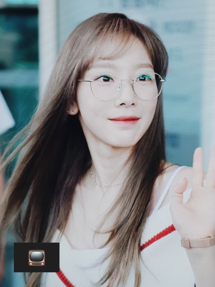 오늘자 새로운 헤어컬러로 염색하고 공항에 나타난 태연 | 인스티즈