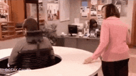 퇴근 직전 온 손님.gif | 인스티즈