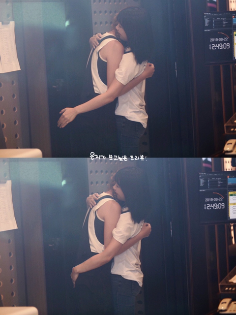 [에이핑크] 자이언트 베이비 하영이와 엄마 은지.jpg | 인스티즈