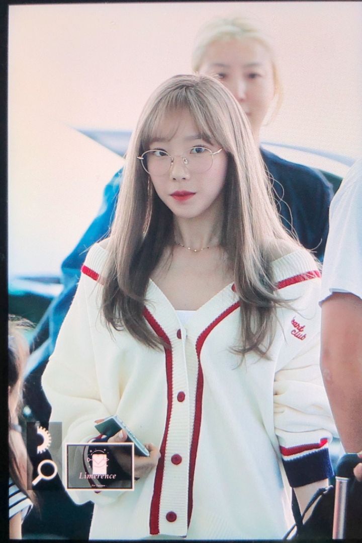 오늘자 새로운 헤어컬러로 염색하고 공항에 나타난 태연 | 인스티즈