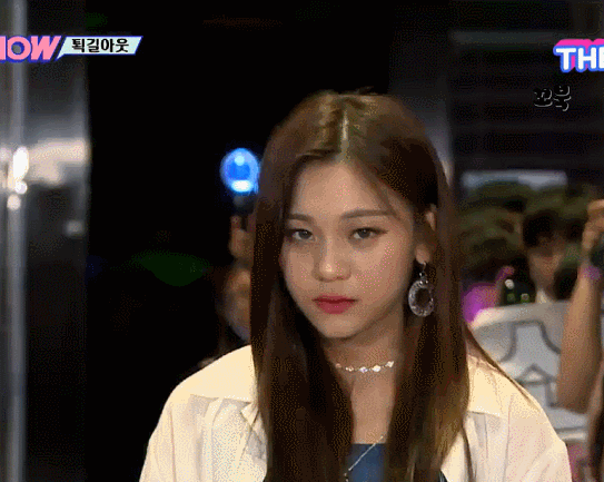 냉미녀인 척하는 여자친구 예린 신비 엄지.gif | 인스티즈