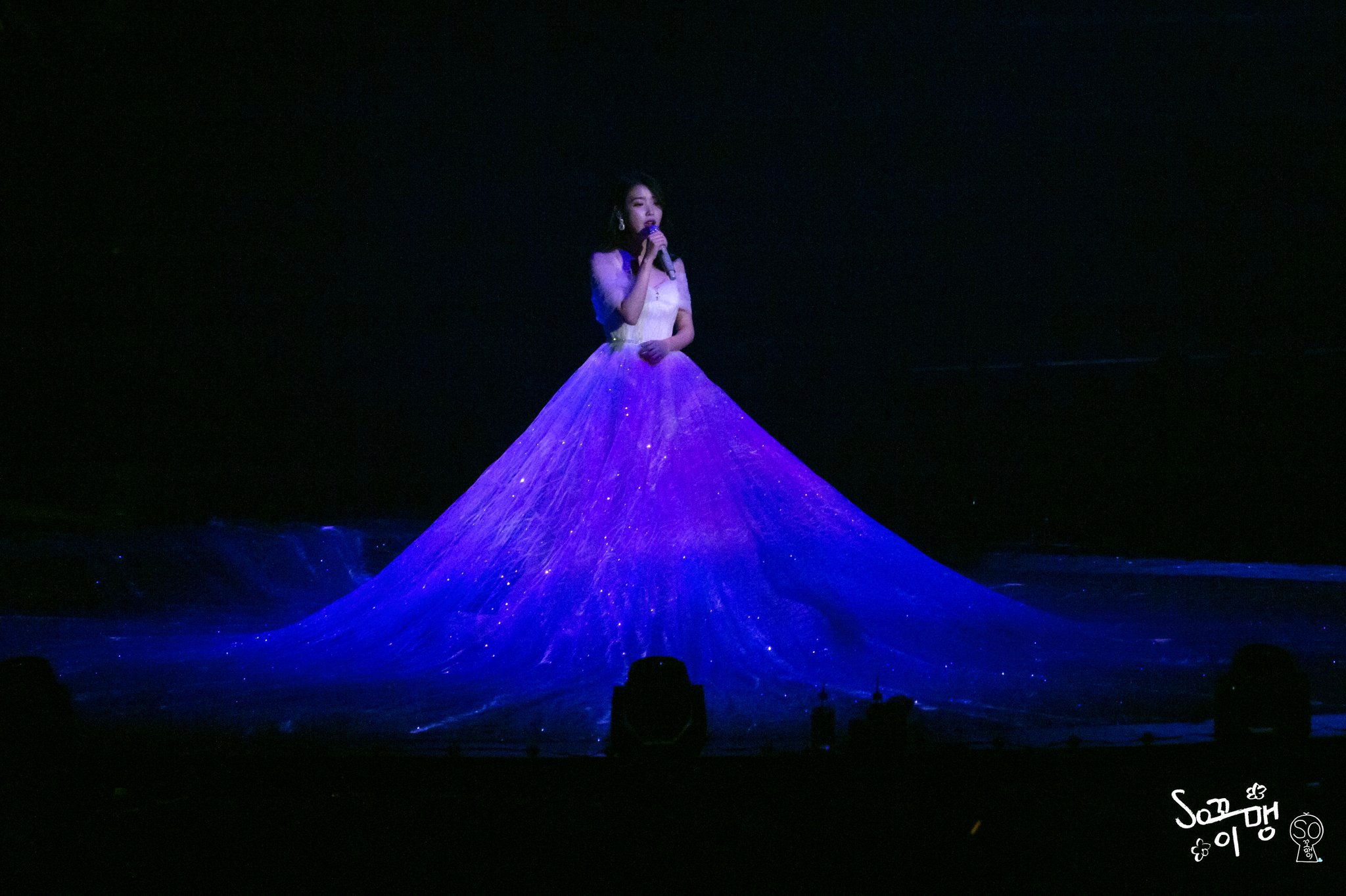 아이유 10주년 콘서트 in 서울.jpg | 인스티즈