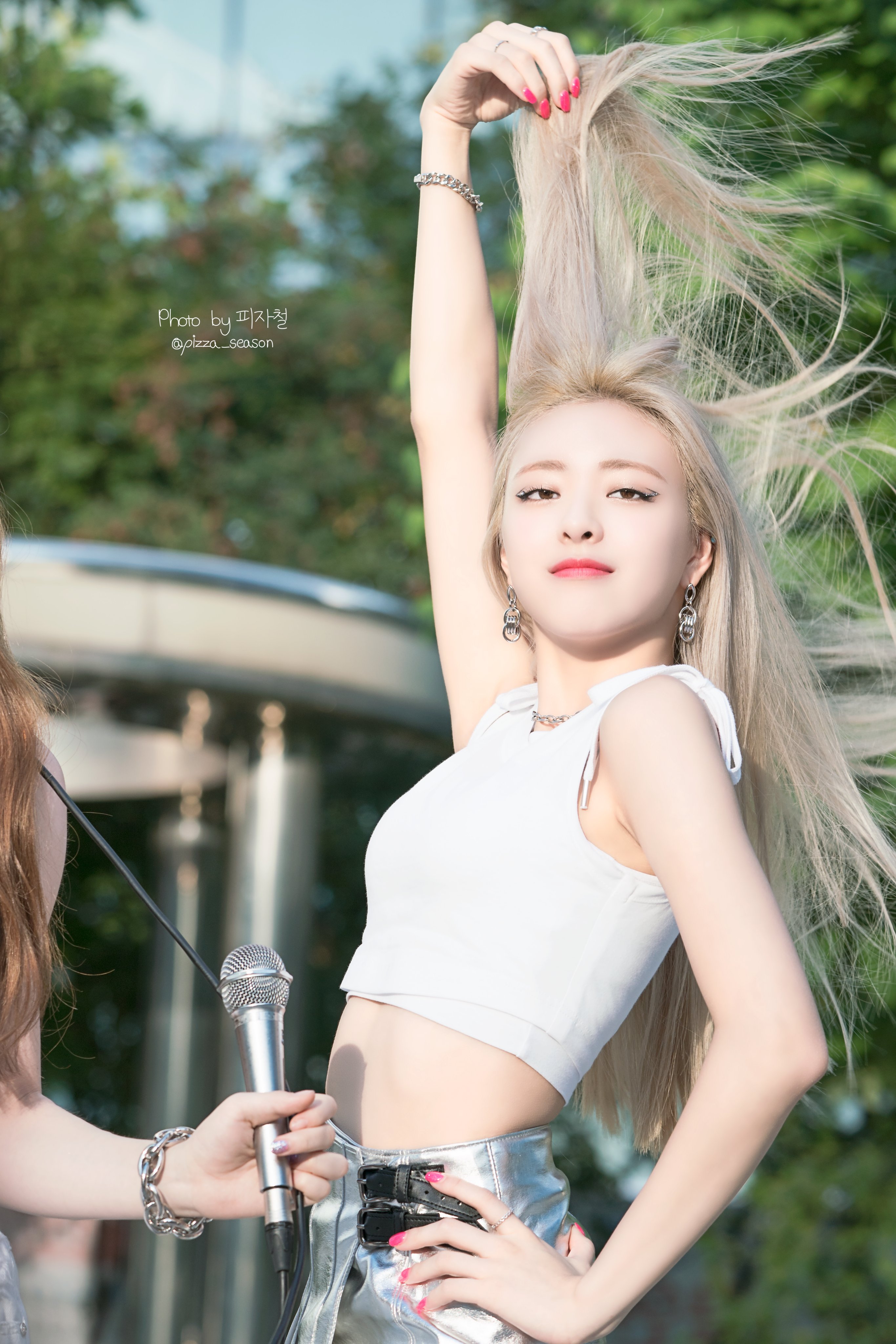 금발머리 ITZY 유나.jpgif | 인스티즈