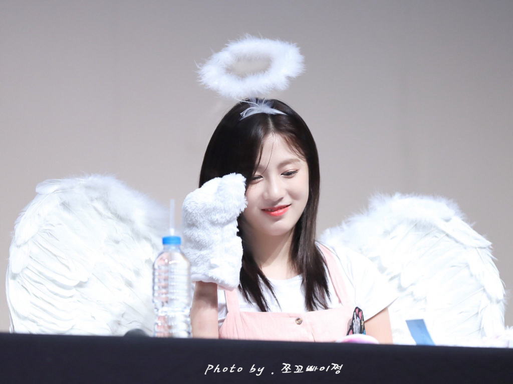 [에이핑크] 자몽 에이드 마셔서 하영이 | 인스티즈