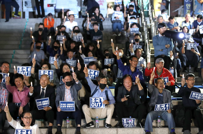 연세대 조국 장관 퇴진 촉구 첫 집회, 참석자 대부분 중장년 동문..서울대, 고려대는 일반시민참여도 허용 | 인스티즈