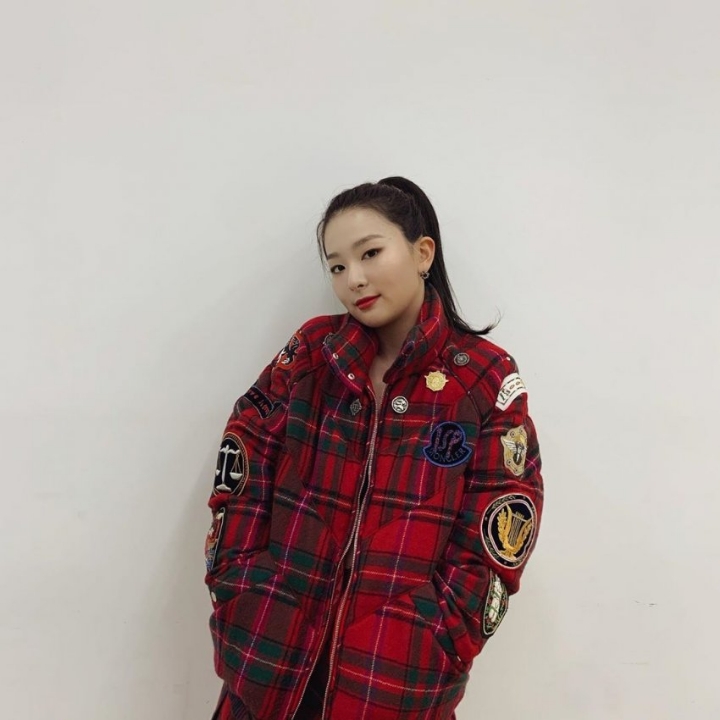 몽클레어 패딩 입어서 따뜻한 레드벨벳 슬기보고 만족해하는 선미 언니 | 인스티즈