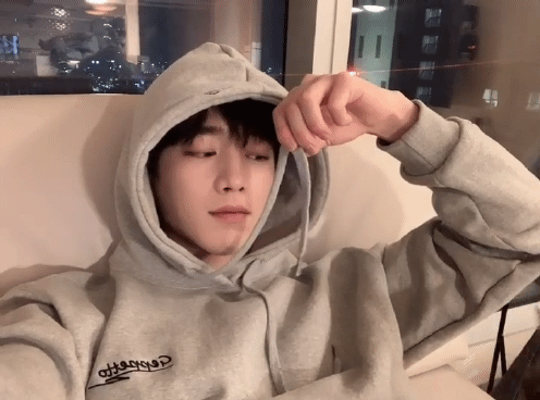 집에서 크리스마스 보내는 서강준.gif | 인스티즈