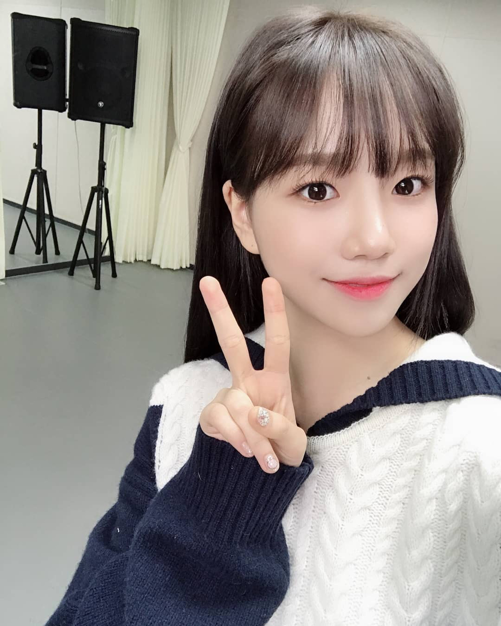 오늘은 아이즈원의 자랑스러운 메인보컬, 조유리의 19번째 생일입니다. 🎂 | 인스티즈