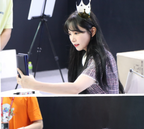 팬사인회 1시간 예정되있었는데 800명 팬사인회 해준 BJ | 인스티즈