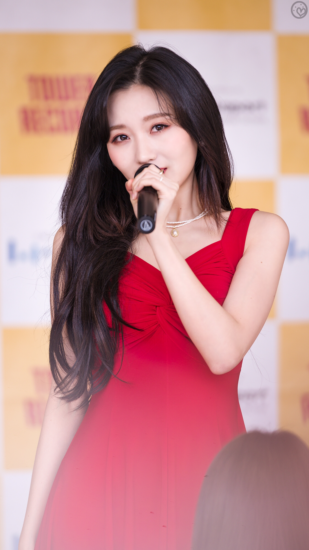 [러블리즈] 독일사는 친구에게 선물을 받아서 수정이 | 인스티즈