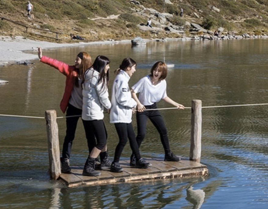 레드벨벳 웬디의 여행갔을 때 패딩 벗는 과정 ㅋㅋㅋ | 인스티즈