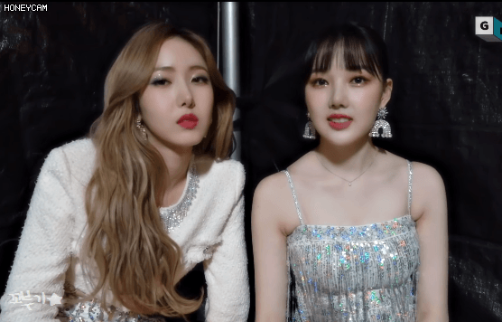 포즈 연구하는 여자친구 여신비와 짱예린.gif | 인스티즈