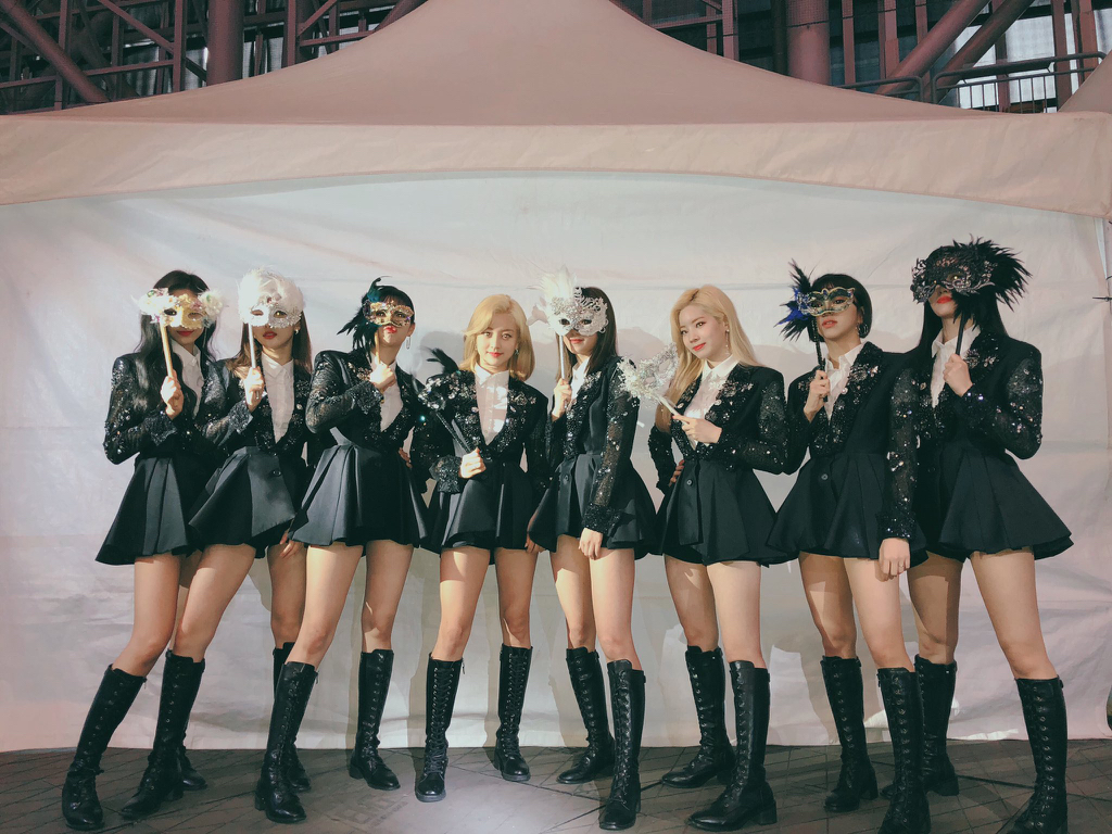 200104 트와이스 골든 디스크 입장 | 인스티즈