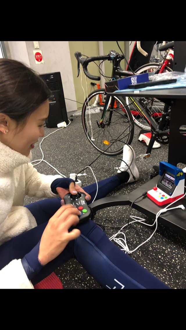 게임 하는 김아랑 | 인스티즈